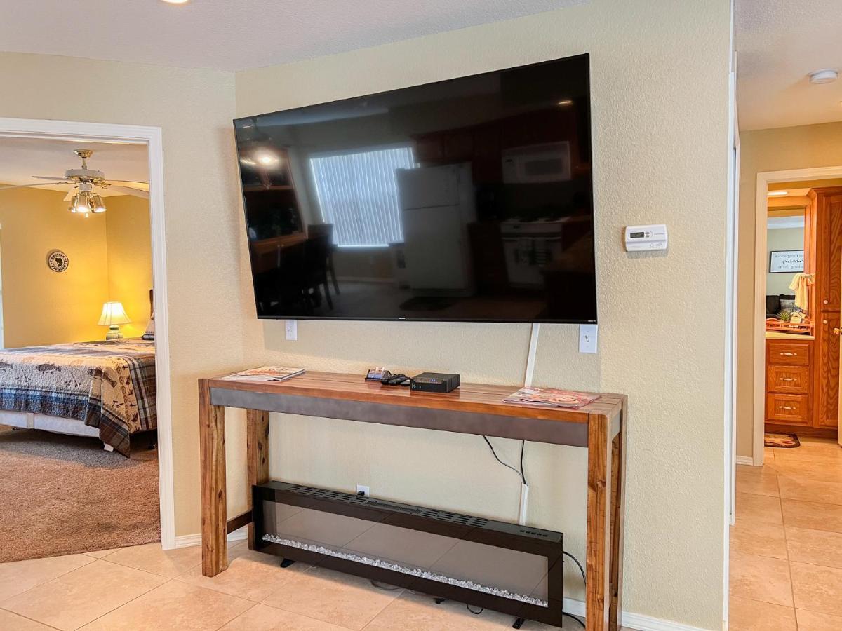 Lake Front 2Br Walk-In With Large Deck - Free Tickets Included - 79-1 Branson Luaran gambar